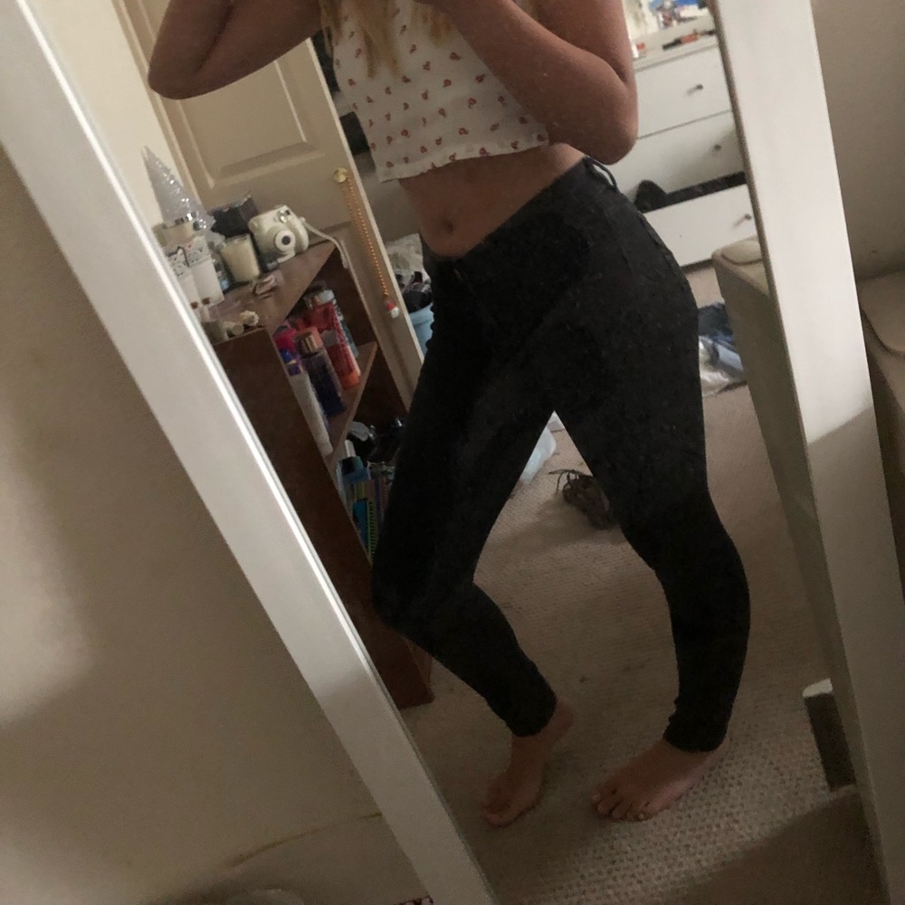 Woman’s Black Skinny Jeans